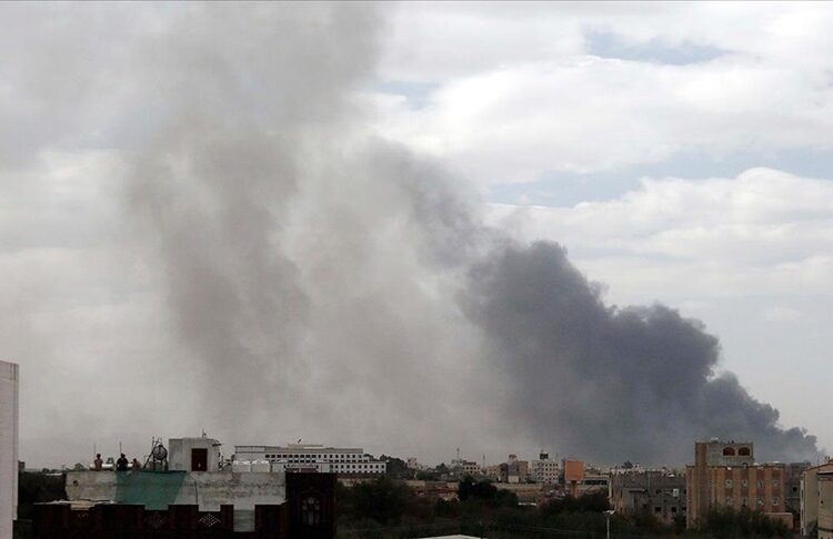 İsrail’den Yemen’e 12 hava saldırısı