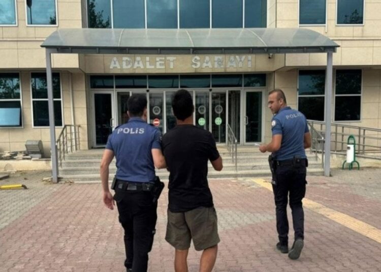 Boğulmaktan kurtarıldı, firari çıkınca cezaevine gönderildi 1 Boğulmaktan kurtarıldı, firari çıkınca cezaevine gönderildi