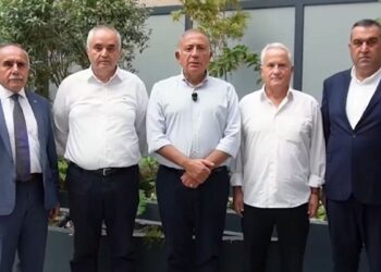 Hasan Babacan kayyım heyetinden istifa etti