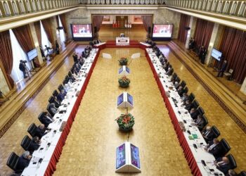 Komisyon, MÜSİAD, TÜSİAD ve TOBB yöneticilerini dinledi