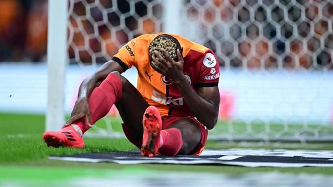 Galatasaray'da Osimhen alarmı: Sahalardan ne kadar uzak kalacak? 1 Galatasaray’da Osimhen alarmı: Sahalardan ne kadar uzak kalacak?