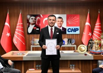 CHP İstanbul İl Başkanı seçilen Çelik, mazbatasını aldı