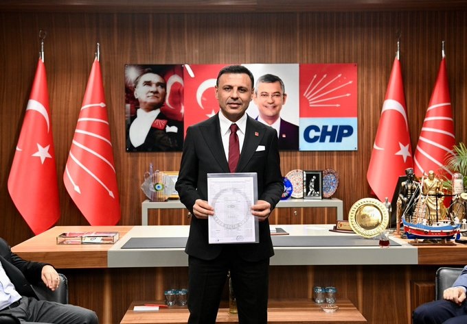 CHP İstanbul İl Başkanı seçilen Çelik, mazbatasını aldı 1 CHP İstanbul İl Başkanı seçilen Çelik, mazbatasını aldı
