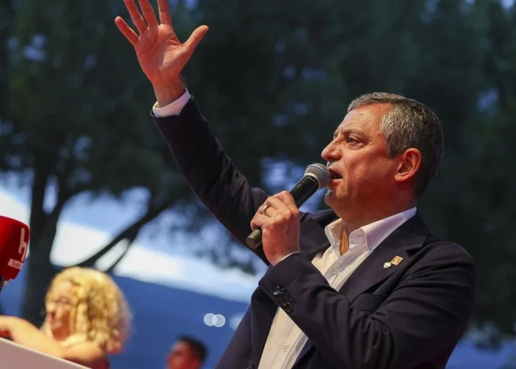 Özgür Özel'den Anayasa Mahkemesi'ne 'zeytinlik' çağrısı: Torunlarımız için adalet bekliyoruz 1 Özgür Özel’den Anayasa Mahkemesi’ne ‘zeytinlik’ çağrısı: Torunlarımız için adalet bekliyoruz