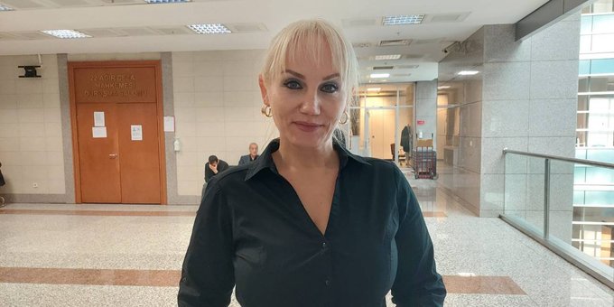 Sanatçı Pınar Aydınlar'a 7 yıl 6 aya kadar hapis isteniyor 1 Sanatçı Pınar Aydınlar’a 7 yıl 6 aya kadar hapis isteniyor