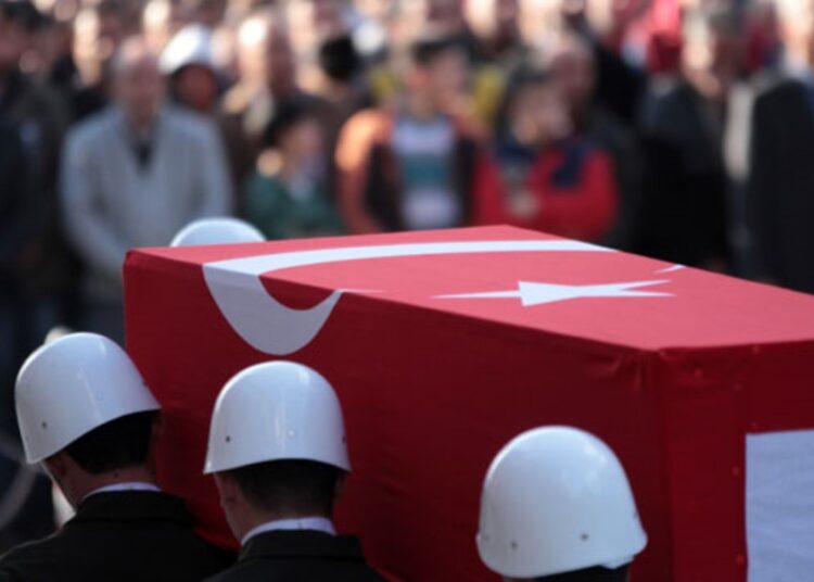 Bakan Yerlikaya duyurdu: Bir polis memuru şehit oldu 1 Bakan Yerlikaya duyurdu: Bir polis memuru şehit oldu