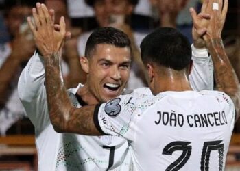 40 yaşındaki Ronaldo coştu, Portekiz farka koştu