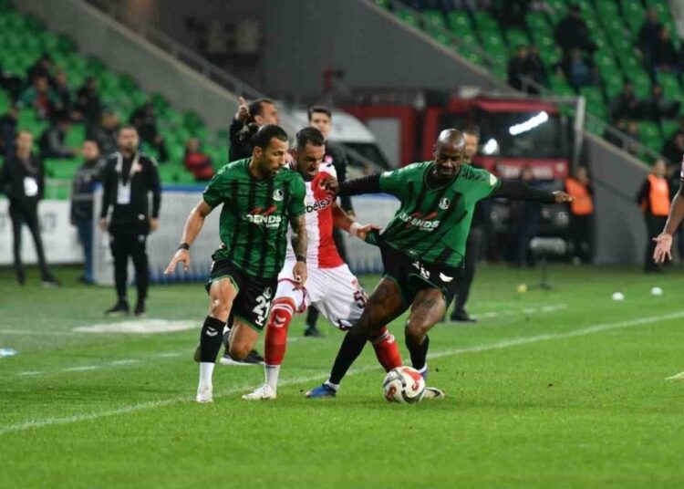 Sahada 7 yabancı oyuncu ile kural ihlali iddiası