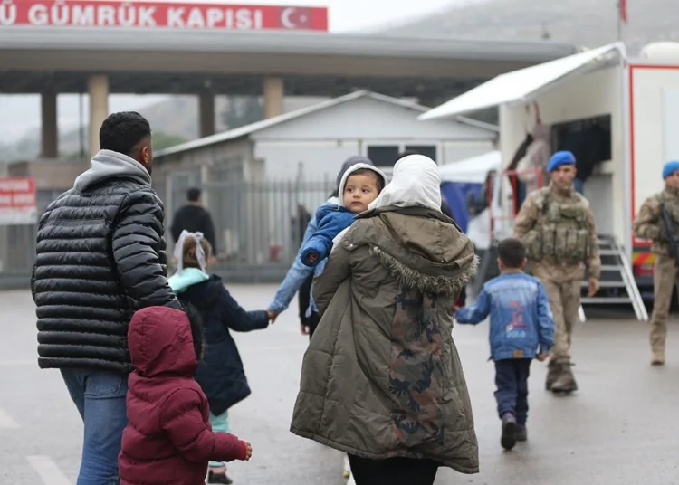 Yarım milyona yakın Suriyeli Türkiye'den ülkesine döndü 1 Yarım milyona yakın Suriyeli Türkiye’den ülkesine döndü