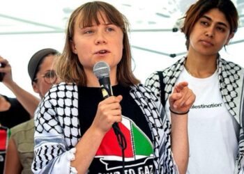 Thunberg: Gözümüzün önünde bir milleti yok etmeye çalışıyorlar