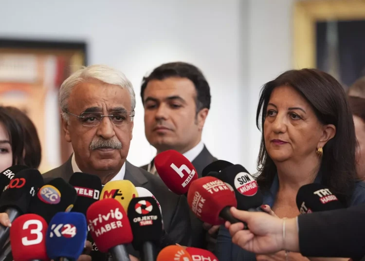 İmralı Heyeti üyesi Mithat Sancar: Öcalan’ın ve iktidarın tercihi 'sürece özgü yasa', genel af farklı komplikasyonlar yaratır 1 DEM Parti Heyeti, İmralı’yı ziyaret edecek