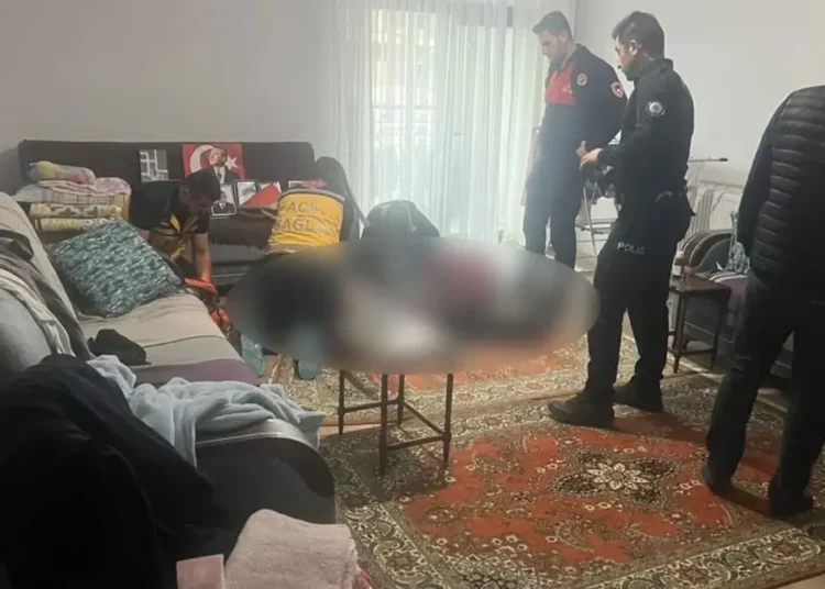 112'yi arayıp yardım isteyen emekli astsubay evinde ölü bulundu 1 112’yi arayıp yardım isteyen emekli astsubay evinde ölü bulundu