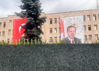Cumhuriyet tarihinde ilk: TSK binalarına Erdoğan’ın posteri asıldı