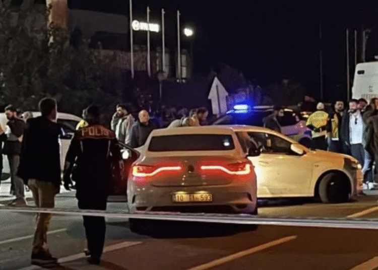 Balıkesir'de dehşet: Gasp ettiği araçla 2 kişiyi öldürdü, 2'si polis 7 kişiyi yaraladı 1 Balıkesir’de dehşet: Gasp ettiği araçla 2 kişiyi öldürdü, 2’si polis 7 kişiyi yaraladı
