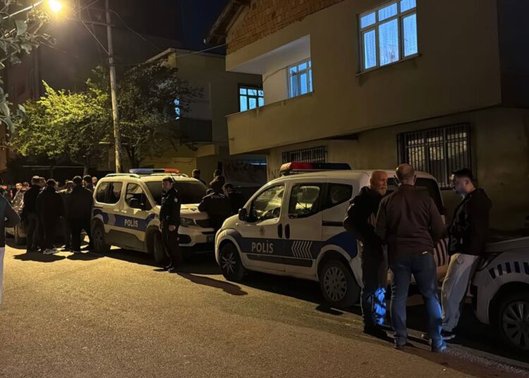 Kızını tabancayla yaralayan erkek intihar etti