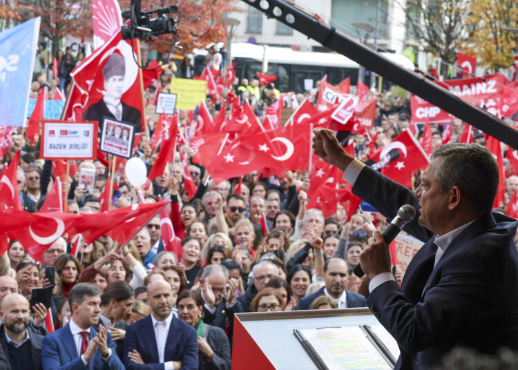 CHP ilk yurt dışı mitingini Brüksel’de düzenledi