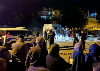 Cami çıkışı kanlı pusu: Talihsiz çift can verdi