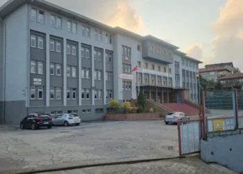 Lisedeki sigara tartışmasında arkadaşının çenesini kırdı