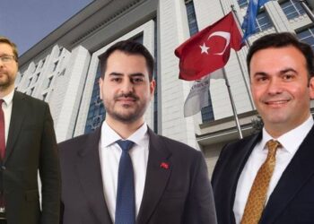 AK Parti İstanbul’da üç ilçe başkanı birden görevden ayrıldı