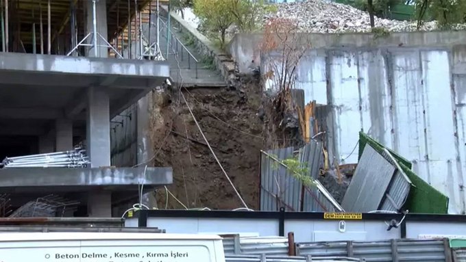 İstanbul'da sağanak bilançosu: Şişli'de yol çöktü, Beşiktaş'ta toprak kaydı 1 İstanbul’da sağanak bilançosu: Şişli’de yol çöktü, Beşiktaş’ta toprak kaydı