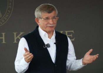 Davutoğlu: Bana ihtiyaç olmadığına inansam siyaseti bırakırdım