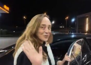 Evinde bayılan Ayşe Barım hastaneye kaldırıldı