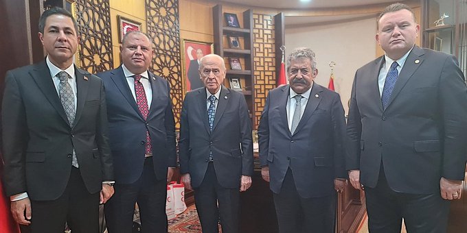 MHP'li komisyon üyeleri, Devlet Bahçeli'ye süreçle ilgili bilgi verdi 1 MHP’li komisyon üyeleri, Devlet Bahçeli’ye süreçle ilgili bilgi verdi