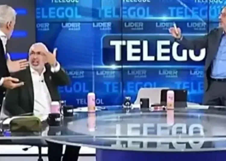 Gökmen Özdenak ve Adnan Aybaba arasında canlı yayında 'bahis' kavgası 1 Gökmen Özdenak ve Adnan Aybaba arasında canlı yayında ‘bahis’ kavgası