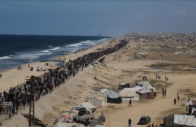 Ateşkes sonrası yüz binlerce Filistinli enkaz haline gelen evlerine dönüyor 1 Ateşkes sonrası yüz binlerce Filistinli enkaz haline gelen evlerine dönüyor