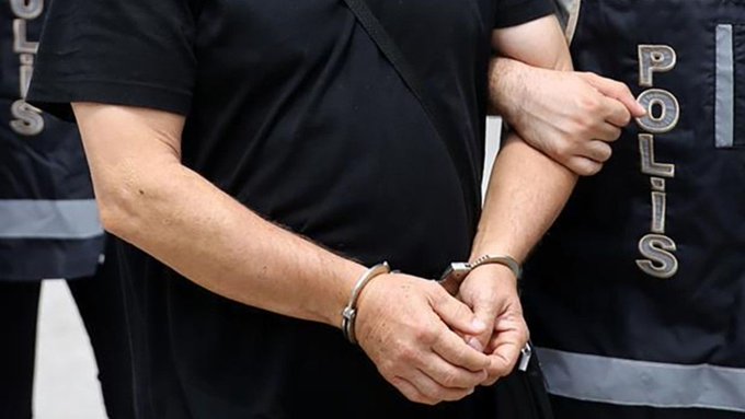 Tuna Cevher yazdı I Yasadışı bahis tuzağı: “Davanızın son günü” mesajlarıyla vatandaşlar dolandırılıyor 1 ‘Yolyemezler’ suç örgütüne operasyon: 38 gözaltı