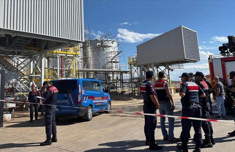 Yapımı devam eden kimya fabrikasında iş kazası: 2 kişi hayatını kaybetti 1 Yapımı devam eden kimya fabrikasında iş kazası: 2 kişi hayatını kaybetti