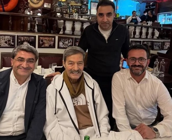 Kadir İnanır aylar sonra balıkçıda görüntülendi 1 Kadir İnanır aylar sonra balıkçıda görüntülendi