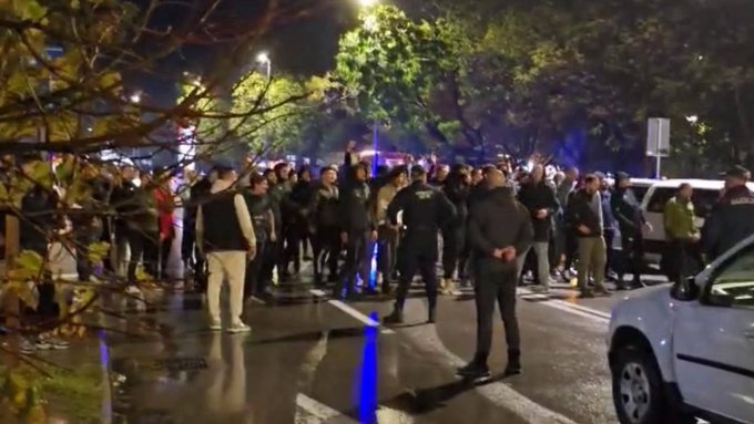 Bıçaklı saldırı Balkan ülkesini karıştırdı: "Türklere ölüm" sloganları atıldı 1 Bıçaklı saldırı Balkan ülkesini karıştırdı: “Türklere ölüm” sloganları atıldı