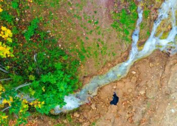 Kuruyan pınar, depremin ardından yeniden akmaya başladı