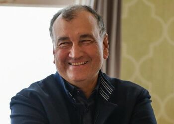 Türkiye'nin en zengin insanı açıkladı: Anamın evinde oturuyorum 2 Türkiye’nin en zengin insanı açıkladı: Anamın evinde oturuyorum