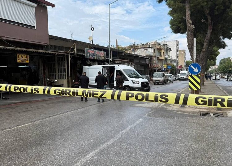 Bankadan çaldığı paraları kaçarken düşürdü 1 Tarlada bulduğu bombayı babasının dükkanına getirdi