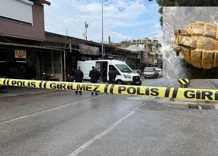 Tarlada bulduğu bombayı babasının dükkanına getirdi