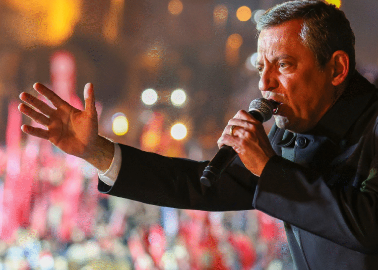 Özgür Özel, tek tek ifşaladı: Kanal İstanbul manzaralı villalar, milyonluk ihaleler, yalan beyanlar…