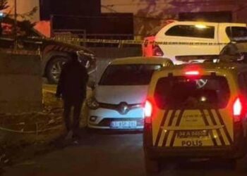 Yolda yürüyenlere silahlı saldırı: 3 kişi öldü