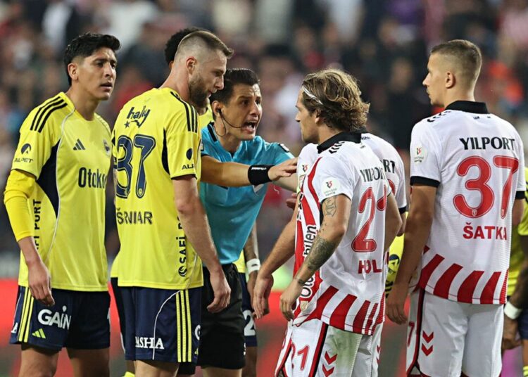 Haftanın VAR kayıtları açıklandı: Meler’in Fenerbahçe maçındaki kararları gündem oldu