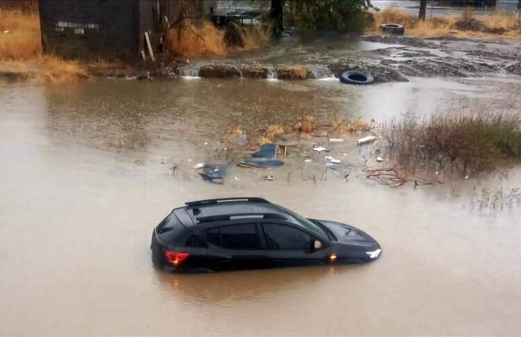 Muğla’da sağanak yağış sonrası evleri su bastı, tekneler suya gömüldü
