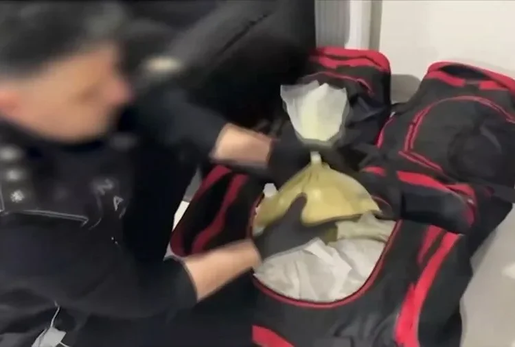 İstanbul'da uyuşturucu operasyonu: 11 gözaltı 1 İstanbul’da uyuşturucu operasyonu: 11 gözaltı