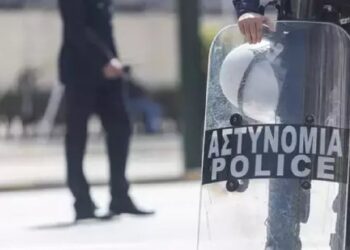 Yunanistan'daki Daltonlar operasyonu: 13 gözaltı var, 147 silah yakalandı 4 Yunanistan’daki Daltonlar operasyonu: 13 gözaltı var, 147 silah yakalandı