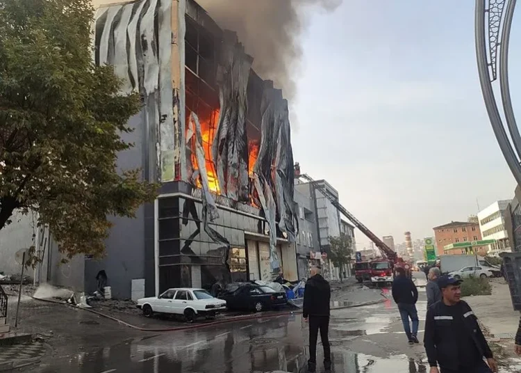 Dilovası'ndaki yangın faciasıyla ilgili iddianame hazırlandı 1 Kocaeli’de parfüm deposunda yangın: 6 kişi can verdi
