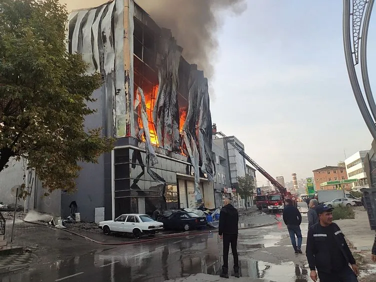 Kocaeli'de parfüm deposunda yangın: 6 kişi can verdi 2 Kocaeli'de parfüm deposunda yangın: 6 kişi can verdi