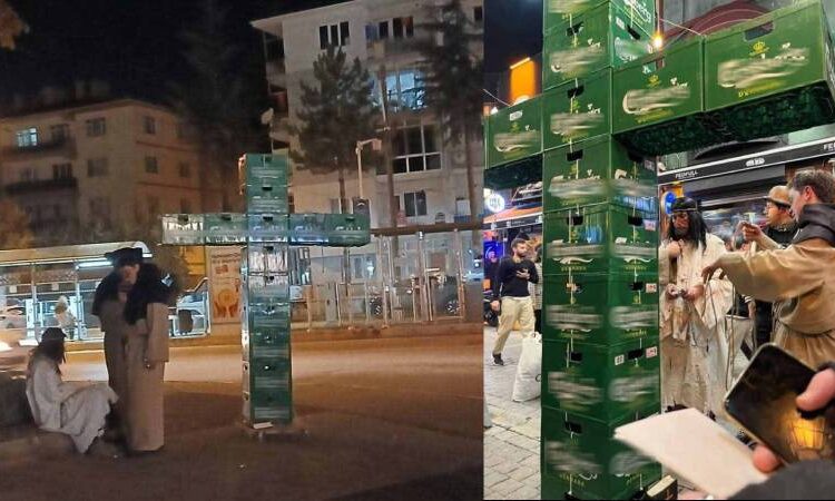 Eskişehir'de 3 kişi bira kasalarıyla haç işareti yaptıkları için gözaltına alındı 1 Eskişehir’de 3 kişi bira kasalarıyla haç işareti yaptıkları için gözaltına alındı