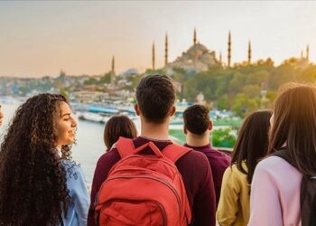 Le Monde: Türkiye, gençliğinin tamamını kaybetme riskiyle karşı karşıya