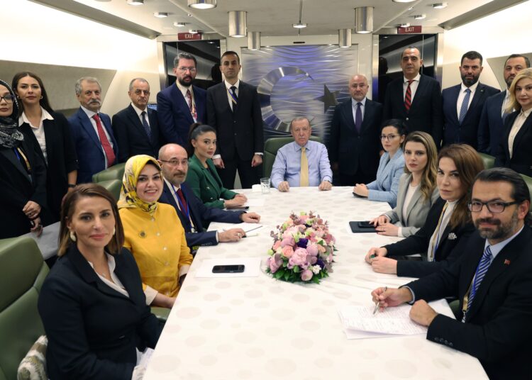 Erdoğan uçakta konuştu: Bahçeli ile aramızda sıkıntı yok, randevulaşır görüşürüz