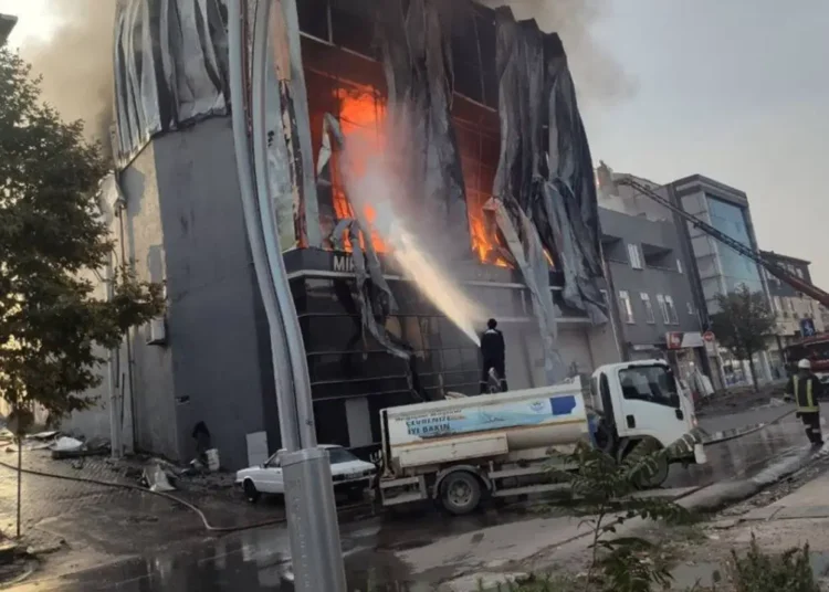 Dilovası’daki işçiler öldükleri gün “bir günlük sigortalı” sayıldı 1 Dilovası’ndaki yangın faciası: Fabrika sahibi cezaevinde hayatını kaybetti
