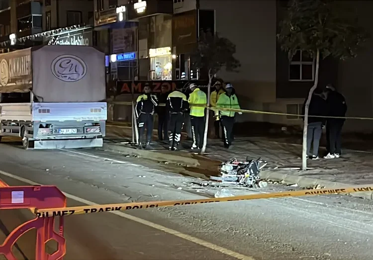 Motosikletle polisten kaçmaya çalışırken canlarından oldular 1 Motosikletle polisten kaçmaya çalışırken canlarından oldular